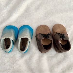 2 pairs of leather baby moccasins